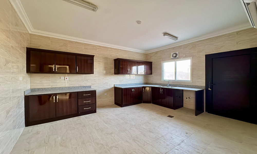 6 Bedroom Villa For Rent in Al Kheesa - Image 4