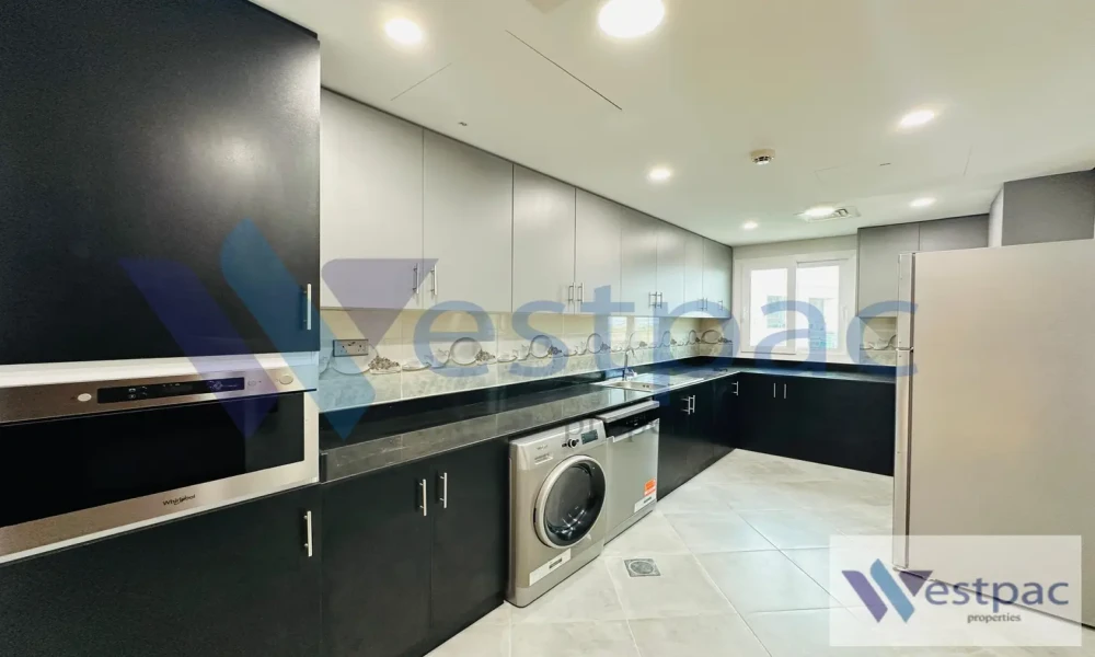 Modern 2-BHK Apartment Located in The Pearl - Image 4