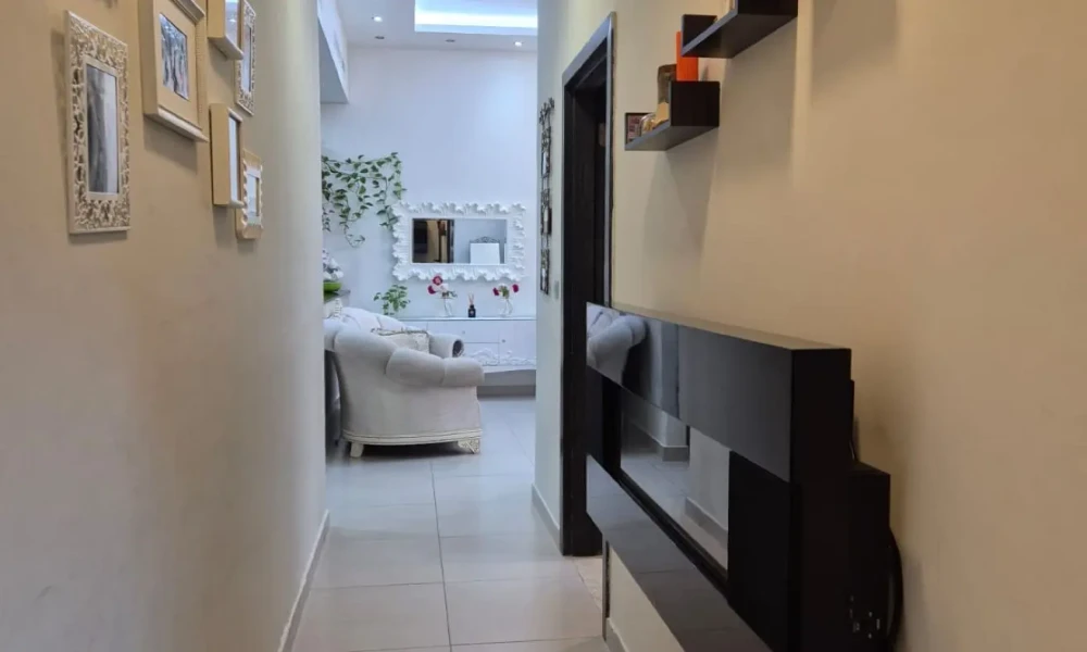 Spacious 2 BHK Apartment with Terrace in Lusail - Image 5