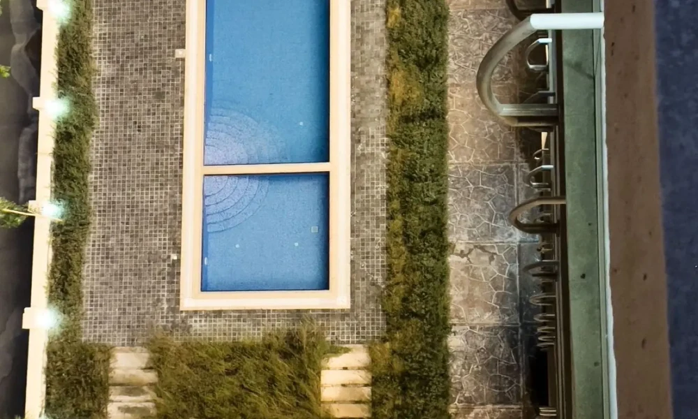 Spacious 2 BHK For Sale | FF | Balcony - Image 6